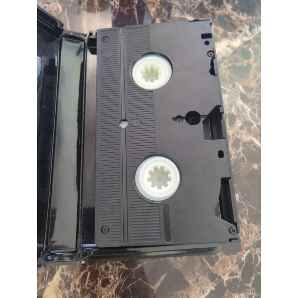 Bird on a Wire: 90s Star Power 1995 VHS With Clamshell